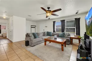 603 NW Crossing Dr, New Braunfels, TX 78130 - Photo 2