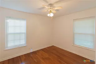 2001 E Rosebud Ave, Victoria, TX 77901 - Photo 8