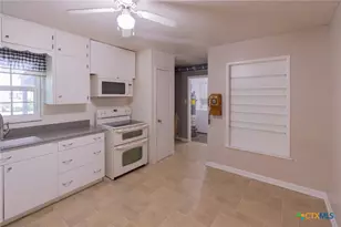2001 E Rosebud Ave, Victoria, TX 77901 - Photo 18