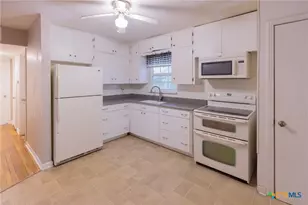 2001 E Rosebud Ave, Victoria, TX 77901 - Photo 16