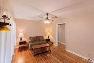 2001 E Rosebud Ave, Victoria, TX 77901 - Photo 2