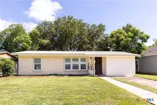 2001 E Rosebud Ave, Victoria, TX 77901 - Photo 1