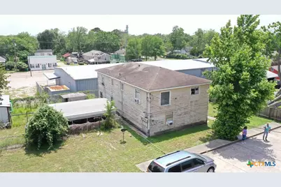305 E River Street, Victoria, TX 77901 - Photo 2