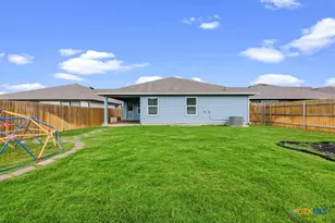 404 Signe, Seguin, TX 78155 - Photo 30