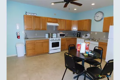 1002 Henderson Avenue, Palacios, TX 77465 - Photo 18