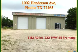 1002 Henderson Ave, Palacios, TX 77465 - Photo 1