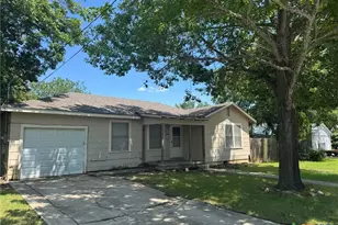 809 Leissner St, Seguin, TX 78155 - Photo 1