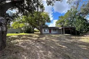 236 Hilltop Dr, Victoria, TX 77905 - Photo 2