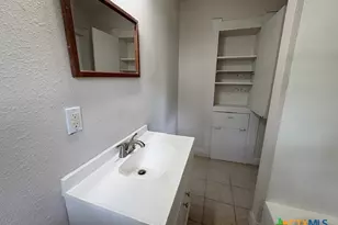 236 Hilltop Dr, Victoria, TX 77905 - Photo 10