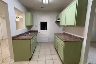 236 Hilltop Dr, Victoria, TX 77905 - Photo 10