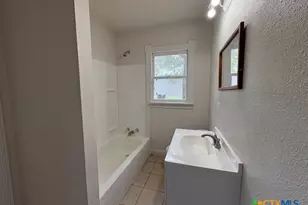 236 Hilltop Dr, Victoria, TX 77905 - Photo 8