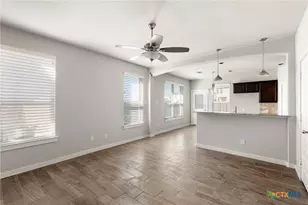 561 Creekside Frst, New Braunfels, TX 78130 - Photo 2