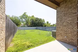 570 Creekside Cir, New Braunfels, TX 78130 - Photo 2