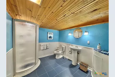 707 W Monroe Avenue, Port O'Connor, TX 77982 - Photo 4