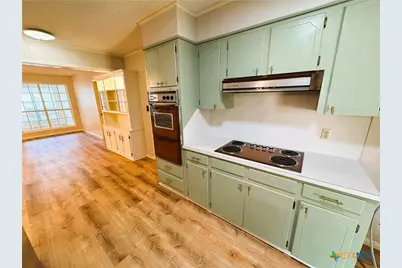 111 Yorkshire Lane, Victoria, TX 77904 - Photo 12