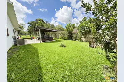111 Yorkshire Lane, Victoria, TX 77904 - Photo 40
