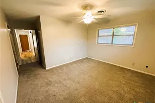 111 Yorkshire Ln, Victoria, TX 77904 - Photo 32