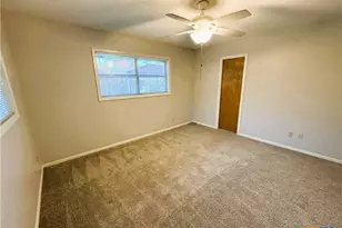 111 Yorkshire Ln, Victoria, TX 77904 - Photo 30