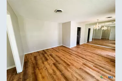 111 Yorkshire Lane, Victoria, TX 77904 - Photo 2