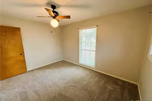 111 Yorkshire Ln, Victoria, TX 77904 - Photo 22