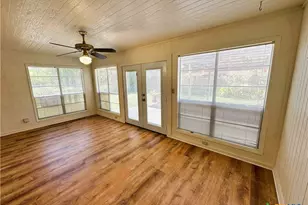 111 Yorkshire Ln, Victoria, TX 77904 - Photo 34