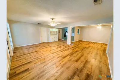 111 Yorkshire Lane, Victoria, TX 77904 - Photo 10