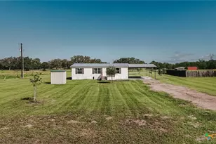 413 W Oaks Dr, Victoria, TX 77905 - Photo 2