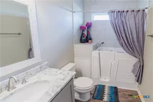 123 Navarro Xing, Seguin, TX 78155 - Photo 10