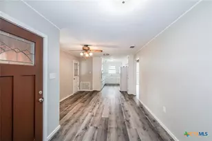 116 E Wallace St, Gonzales, TX 78629 - Photo 4