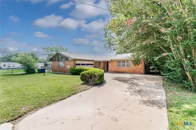 116 E Wallace Street, Gonzales, TX 78629 - Photo 1
