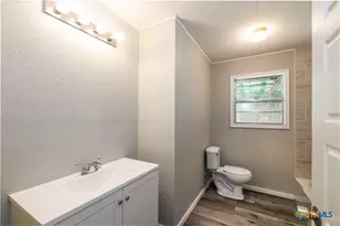 116 E Wallace St, Gonzales, TX 78629 - Photo 12