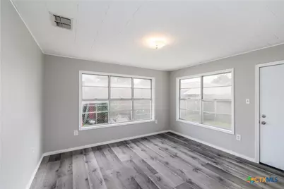 116 E Wallace Street, Gonzales, TX 78629 - Photo 10