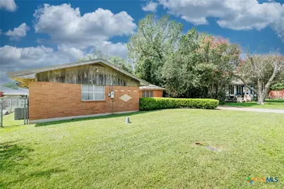 116 E Wallace Street, Gonzales, TX 78629 - Photo 2