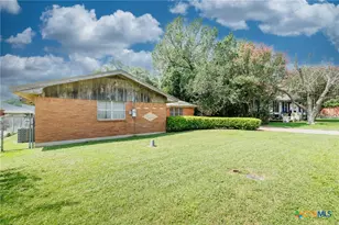 116 E Wallace St, Gonzales, TX 78629 - Photo 2