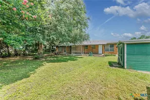 116 E Wallace St, Gonzales, TX 78629 - Photo 16