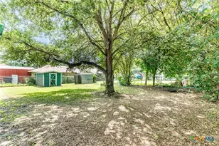 116 E Wallace St, Gonzales, TX 78629 - Photo 14