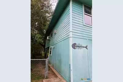 703 E Houston Avenue, Seadrift, TX 77983 - Photo 2