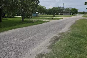 703 E Houston Ave, Seadrift, TX 77983 - Photo 24