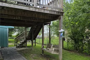 703 E Houston Ave, Seadrift, TX 77983 - Photo 10