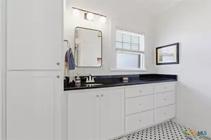 1120 W Hopkins St, San Marcos, TX 78666 - Photo 12