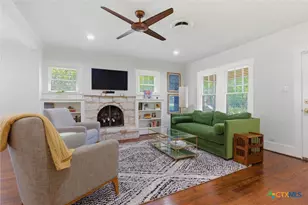 1120 W Hopkins St, San Marcos, TX 78666 - Photo 6
