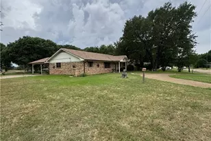 636 E Kempner St, Mabank, TX 75147 - Photo 6