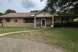 636 E Kempner St, Mabank, TX 75147 - Photo 2