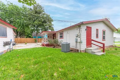 205 N Mesquite Avenue, Luling, TX 78648 - Photo 34