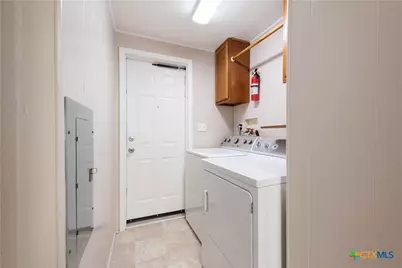 205 N Mesquite Avenue, Luling, TX 78648 - Photo 10