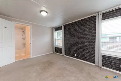 205 N Mesquite Avenue, Luling, TX 78648 - Photo 12