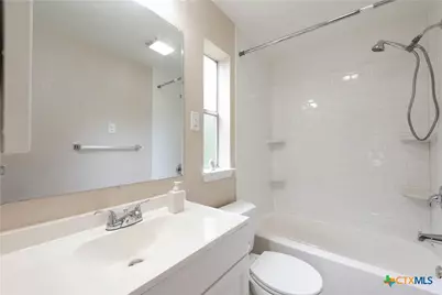 205 N Mesquite Avenue, Luling, TX 78648 - Photo 16