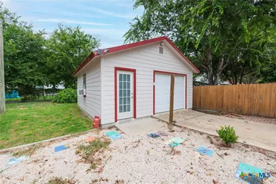 205 N Mesquite Avenue, Luling, TX 78648 - Photo 30
