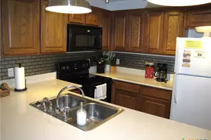730 E Mather St, New Braunfels, TX 78130 - Photo 6