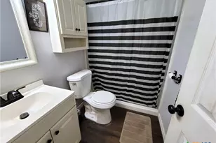701 Morning Glory Ln, Victoria, TX 77904 - Photo 16